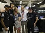 Мика Хаккинен с семейством и в боксах Mercedes в Абу-Даби