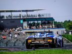 Cпорткар McLaren 720S GT3 команды Мики Хаккинена на трассе в Сузуке