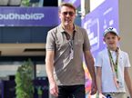 Мика Хаккинен с сыном на прошлогоднем Гран При Абу-Даби, фото XPB