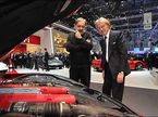 Лука ди Монтедземоло (справа) и управляющий директор концерна Fiat Серджио Марккионе на женевском автосалоне