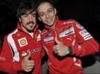 Валентино Росси (справа) и Фернандо Алонсо
