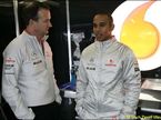 Джонатан Нил (слева) и Льюис Хэмилтон