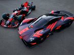 Aston Martin Valkyrie (справа) в Сильверстоне