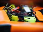 Ландо Норрис в кокпите McLaren MCL35M