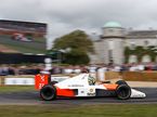 Ландо Норрис за рулём McLaren MP4-5B Айртона Сенны