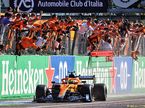 Ландо Норрис вторым пересекает линию финиша в Монце