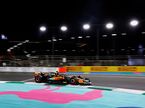 Оскар Пиастри за рулём McLaren MCL60 на трассе в Джидде, фото пресс-службы McLaren