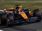 Оскар Пиастри за рулём McLaren MCL60 на тренировках в Сильверстоуне