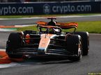 Оскар Пиастри за рулём McLaren MCL60 на тренировках в Монце