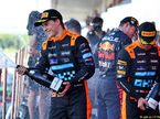 Оскар Пиастри и Ландо Норрис на подиуме в Сузуке