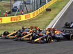 Борьба гонщиков McLaren с Максом Ферстаппеном на старте Гран При Венгрии, фото XPB