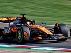 Оскар Пиастри за рулём MCL39 на трассе в Имоле, фото XPB