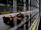 Оскар Пиастри за рулём MCL39 на тренировке в Сингапуре, фото XPB