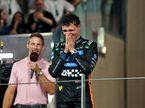 Дженсон Баттон и Ландо Норрис после финиша Гран При Абу-Даби, когда гонщик McLaren стал чемпионом мира, фото XPB