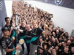 На базе Mercedes празднуют победу в Кубке конструкторов