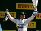 Льюис Хэмилтон на подиуме в Монце, 2015 год