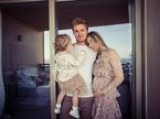 Нико Росберг со своим семейством, фото из Twitter чемпиона мира