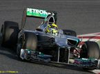 Нико Росберг за рулем Mercedes W03 на тестах в Бврселоне