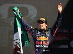 Серхио Перес на подиуме в Мексике