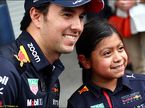 Серхио Перес и его юная болельщица в Мехико