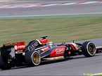 Пастор Мальдонадо за рулём Lotus E22 на трассе в Бахрейне