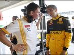 Технический директор Renault F1 Джеймс Эллисон и Виталий Петров