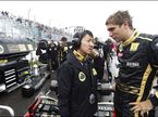 Виталий Петров со своим гоночным инженером на стартовом поле Гран При Канады