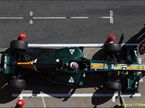 Виталий Петров за рулем Caterham CT01 на тестах в Барселоне