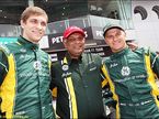 Виталий Петров и Хейкки Ковалайнен с руководителем и совладелцем Caterham Тони Фернандесом