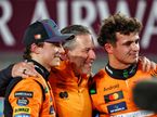 Гонщики McLaren и довольный Зак Браун после финиша спринта в Катаре, фото XPB