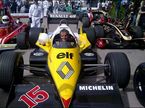 Ален Прост за рулем Renault RE30 в Гудвуде