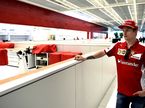 Кими Райкконен осматривает новую базу Ferrari