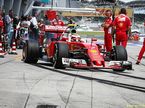 Кими Райкконен в боксах Ferrari в Сепанге