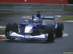 Кими Райкконен за рулём Sauber на трассе в Спа, 2001 год