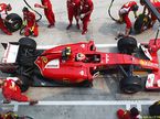 Кими Райкконен в боксах Ferrari в 2014-м, в первый год турбоэры