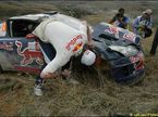 Кими Райкконен возле своего разбитого Citroen после схода с дистанции Rally Mexico