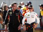 Кими Райкконен (справа) и руководитель Lotus F1 Эрик Булье