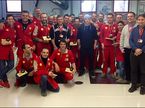 Кими Райкконен в кругу сотрудников Ferrari