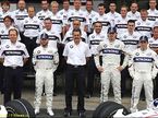 Групповое фото BMW Sauber в Интерлагосе. Вилли Рампф - слева в первом пяду
