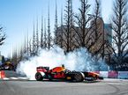 Пьер Гасли за рулём шоу-кара Red Bull RB7 в Токио