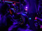 Механики Red Bull провели пит-стоп в полной темноте