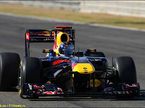 Себастьян Феттель за рулем Red Bull RB7 на трассе в Валенсии