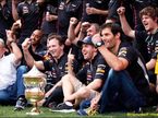 В Red Bull Racing празднуют победу