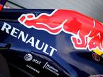 Логотип Renault на машине Red Bull Racing