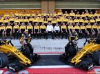 Групповая фотография Renault F1 в конце сезона