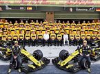 Групповая фотография Renault Sport F1 в конце сезона