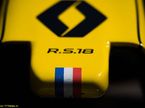 Логотип Renault на носовом обтекателе машины