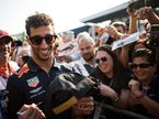 Даниэль Риккардо на встрече с итальянскими болельщиками в Монце