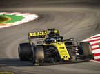 Даниэль Риккардо за рулём Renault на тестах в Барселоне