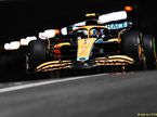 Ландо Норрис за рулём McLaren MCL36 на трассе в Монако